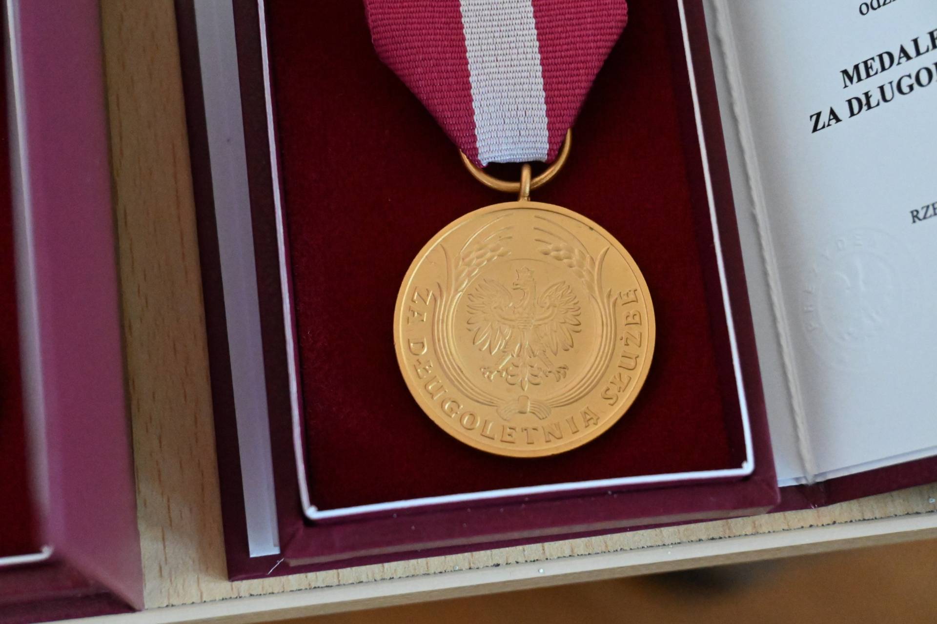 Złoty medal Prezydenta RP dla Kierownik Referatu Inwestycji Anny Gołkowskiej